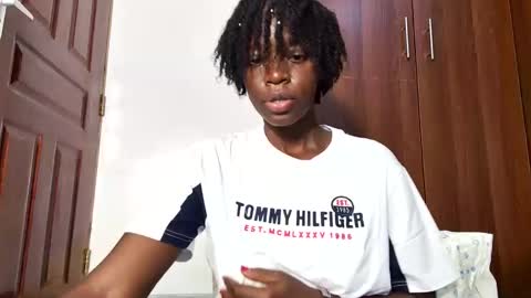 Leah online show from April 28, 2026, 1:04 am