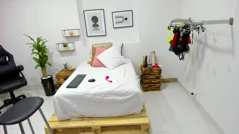 Snapshot of afrodita_martinez chatting on December 15, 2024, 7:13 am Afrodita online show from December 15, 2024, 7:13 am