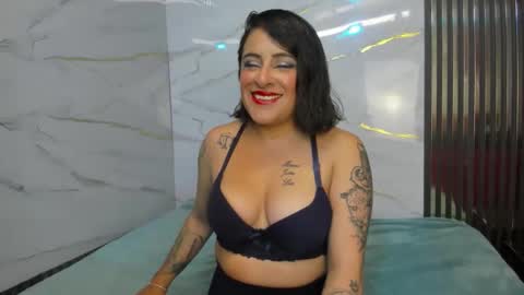 afroditaowen_ online show from November 12, 2025, 11:10 am