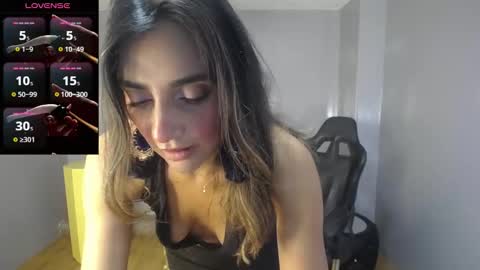 Snapshot of agatha_brooks_t chatting on September 15, 2025, 12:27 pm AGATHA online show from September 15, 2025, 12:27 pm