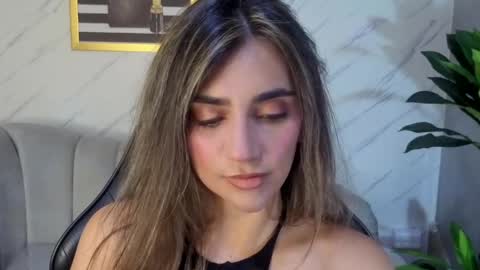 Snapshot of agatha_brooks_t chatting on April 1, 2026, 12:39 pm AGATHA online show from April 1, 2026, 12:39 pm