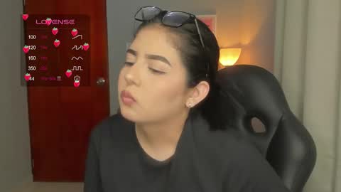 Snapshot of agatha_riccie chatting on February 10, 2026, 4:05 am Cat online show from February 10, 2026, 4:05 am