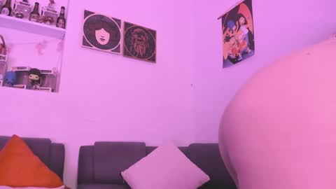 Camila     2 online show from February 21, 2025, 10:04 pm