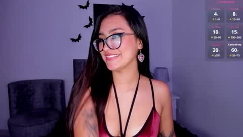 Snapshot of agathahowland_ chatting on November 17, 2025, 7:14 am Agatha online show from November 17, 2025, 7:14 am