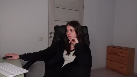 Agelina Lilly Laura online show from January 25, 2025, 9:04 am