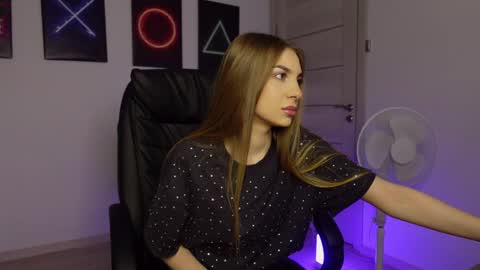 Agelina Lilly Laura online show from February 15, 2025, 6:44 am