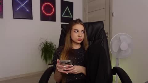 Agelina Lilly Laura online show from February 15, 2025, 9:49 am