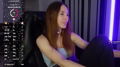 Agelina Lilly Laura online show from February 20, 2025, 1:03 am