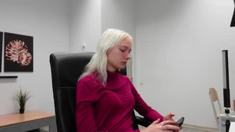 Agelina Lilly Laura online show from September 20, 2025, 5:52 am