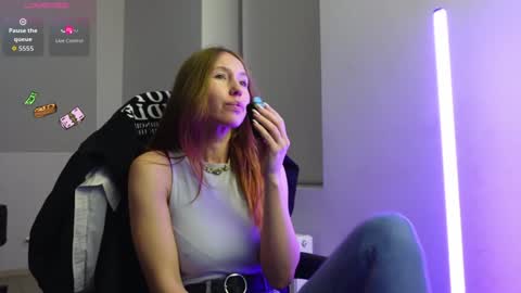 Agelina Lilly Laura online show from December 2, 2025, 8:48 pm