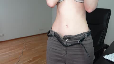 Snapshot of agelina_summer chatting on May 3, 2026, 5:35 am Agelina Lilly Laura online show from May 3, 2026, 5:35 am