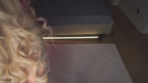 May online show from November 15, 2025, 6:37 pm