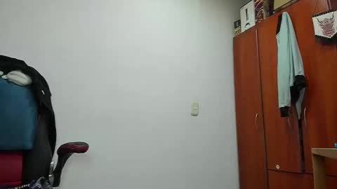 Agustin online show from December 14, 2025, 6:34 pm