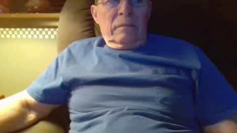 aguynrkfrd online show from December 25, 2024, 9:34 am