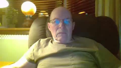 aguynrkfrd online show from February 2, 2025, 10:24 am