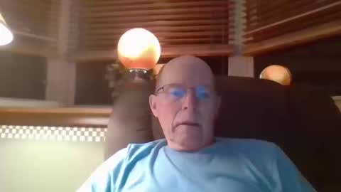 aguynrkfrd online show from October 10, 2025, 9:52 am