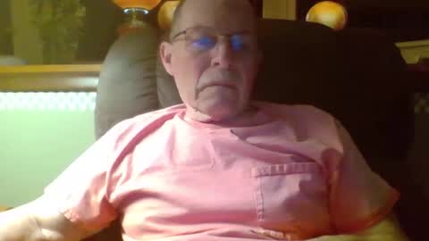 aguynrkfrd online show from November 14, 2025, 10:47 am