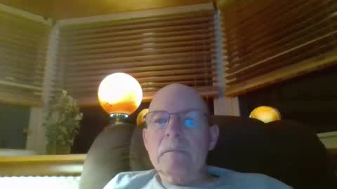 aguynrkfrd online show from December 23, 2025, 10:02 am