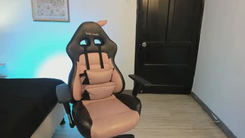 Ahmara  online show from September 19, 2025, 11:33 am