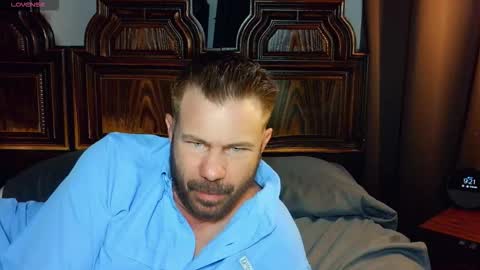 Blue Eyed Handsome Man online show from March 20, 2026, 1:21 am