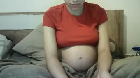 Selena online show from November 21, 2025, 6:12 am