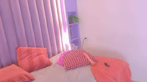 Snapshot of ahslyevans__ chatting on June 11, 2026, 12:32 am AHSLY online show from June 11, 2026, 12:32 am