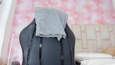 karoline  online show from February 12, 2026, 6:03 pm