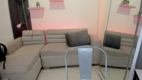 Alisson online show from April 10, 2026, 7:51 pm