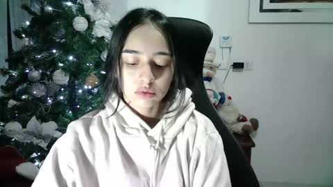 Snapshot of aineangeel chatting on December 31, 2024, 3:01 am AINE online show from December 31, 2024, 3:01 am