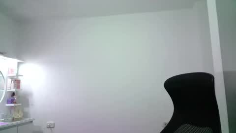 Snapshot of aineangeel chatting on November 4, 2025, 12:32 am AINE online show from November 4, 2025, 12:32 am