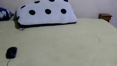 Cindy online show from November 18, 2025, 2:06 am