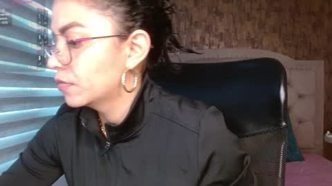 aisha__cambell online show from November 17, 2025, 11:49 am