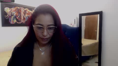 aisha_french online show from January 14, 2026, 3:28 pm
