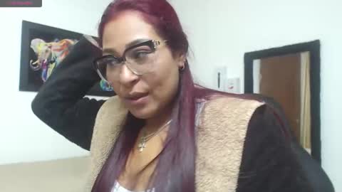 aisha_french online show from May 25, 2026, 2:34 pm