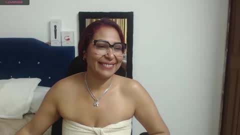 aisha_french online show from May 26, 2026, 4:25 pm
