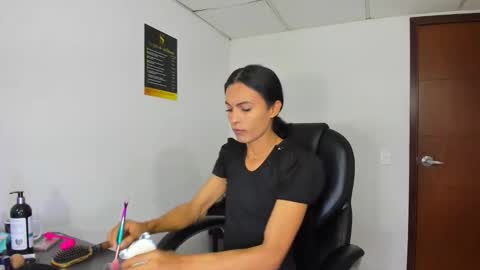 Aisha online show from December 21, 2025, 4:41 am