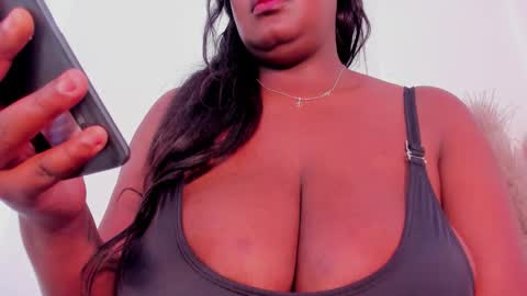 aishazaa online show from November 13, 2025, 2:49 pm