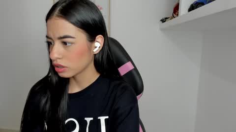 Snapshot of aitana05 chatting on February 13, 2025, 10:11 pm VALENTINA independent online show from February 13, 2025, 10:11 pm