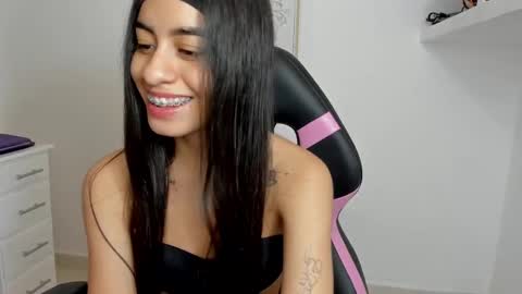 Snapshot of aitana05 chatting on March 6, 2025, 12:32 am VALENTINA independent online show from March 6, 2025, 12:32 am