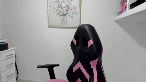 Snapshot of aitana05 chatting on September 22, 2025, 6:37 am VALENTINA independent online show from September 22, 2025, 6:37 am