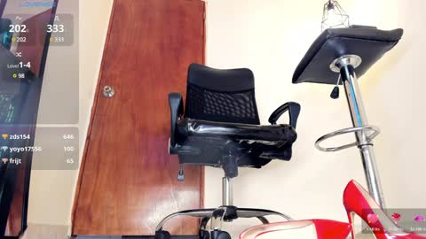 Snapshot of aitana_purple chatting on December 23, 2024, 3:07 am Aitana online show from December 23, 2024, 3:07 am