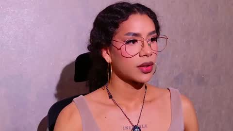 Queen Dumont   online show from February 8, 2026, 7:17 pm