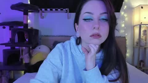 Snapshot of aivie chatting on April 16, 2026, 4:24 am Aivie Pink online show from April 16, 2026, 4:24 am