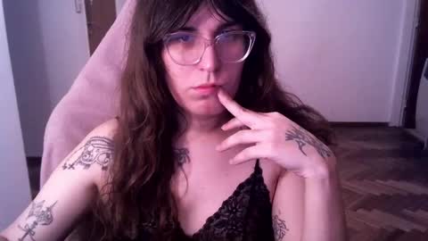 Snapshot of akamedolle chatting on November 17, 2025, 1:22 am Veronica Akame 3 online show from November 17, 2025, 1:22 am