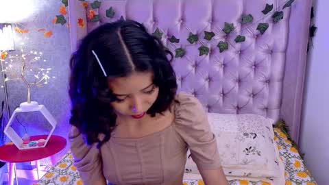 A K A N E  U W U online show from November 6, 2025, 3:35 pm