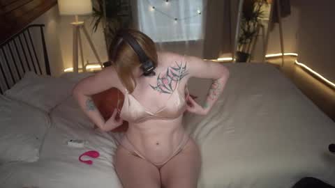 Akaneiro online show from February 18, 2025, 1:55 pm