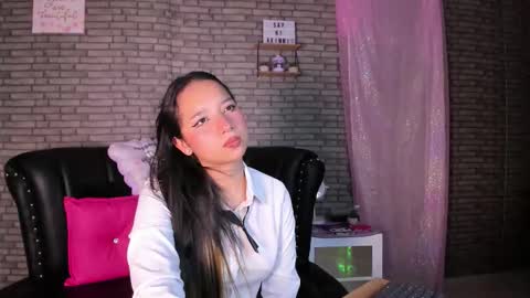 Snapshot of akimmidoll chatting on October 8, 2025, 7:33 pm Akimmidoll GMT-5 0630 -1330 online show from October 8, 2025, 7:33 pm