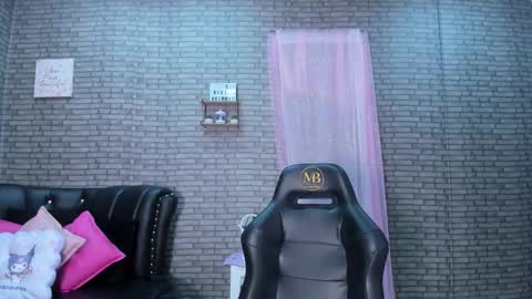 Snapshot of akimmidoll chatting on November 8, 2025, 1:11 pm Akimmidoll GMT-5 0630 -1330 online show from November 8, 2025, 1:11 pm