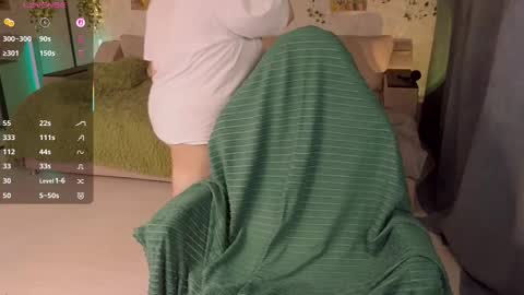 Aki online show from October 24, 2025, 1:29 pm