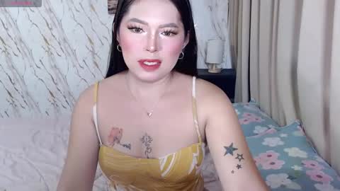 akiragirl_ online show from May 18, 2026, 9:09 pm